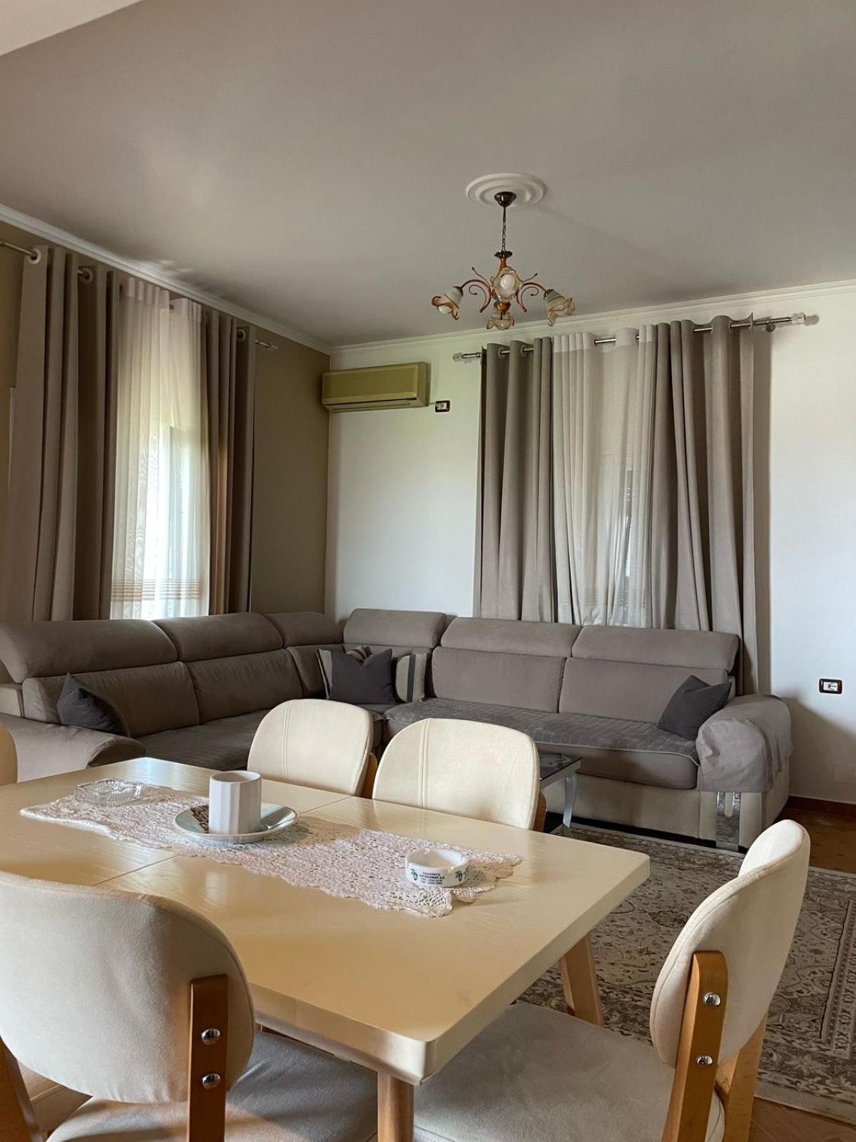 Guest House Ilir Berat Exterior foto