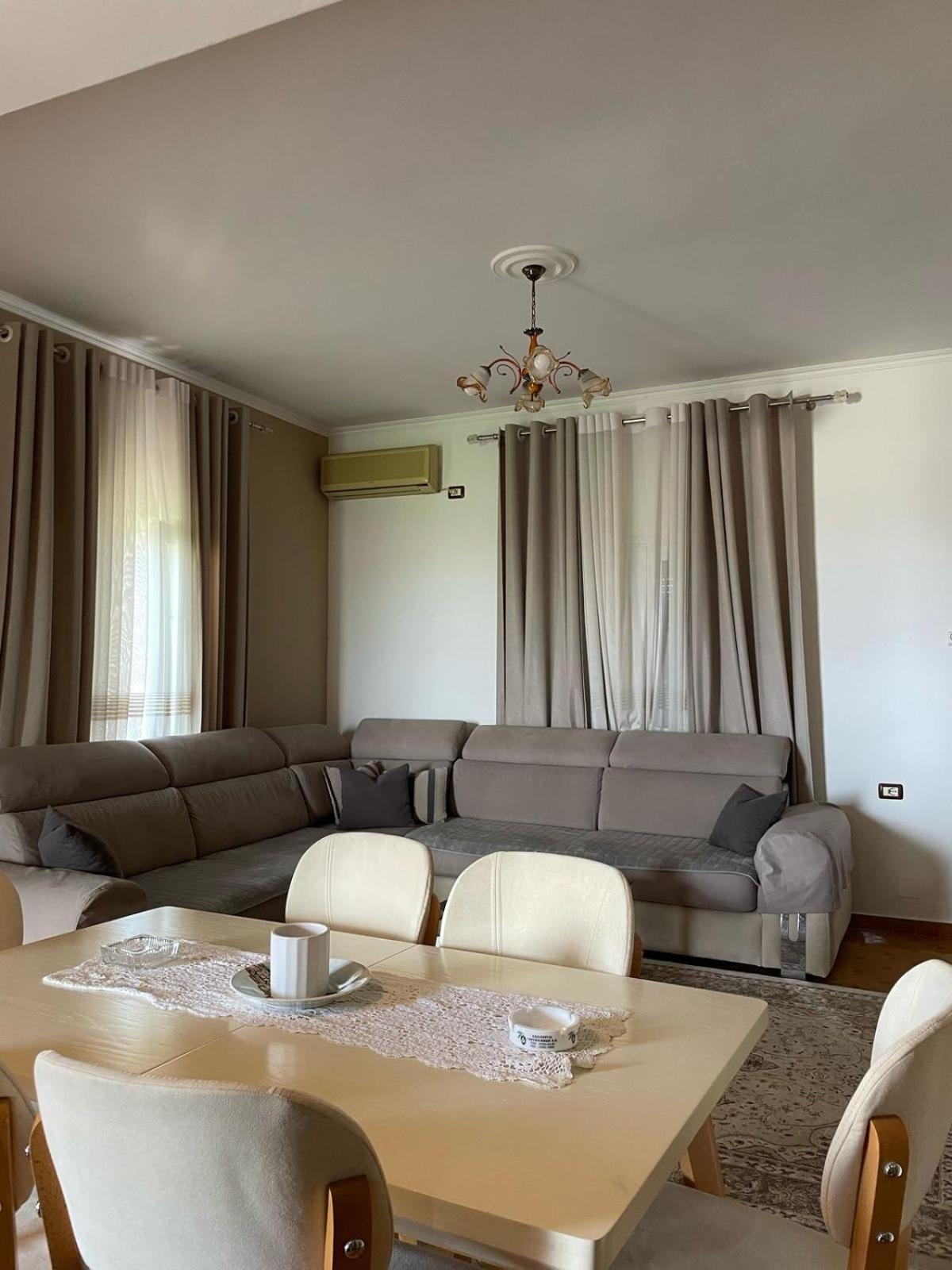 Guest House Ilir Berat Exterior foto
